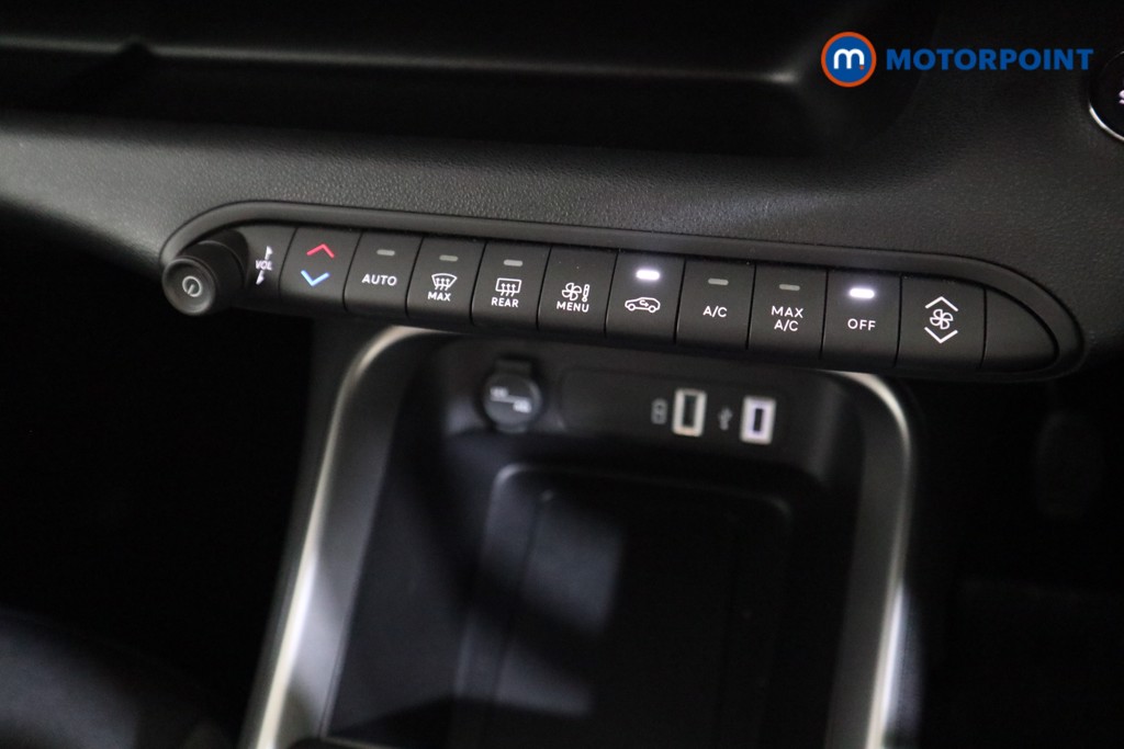 Jeep Avenger Altitude Manual Petrol SUV - Stock Number (1565139) - 7th supplementary image