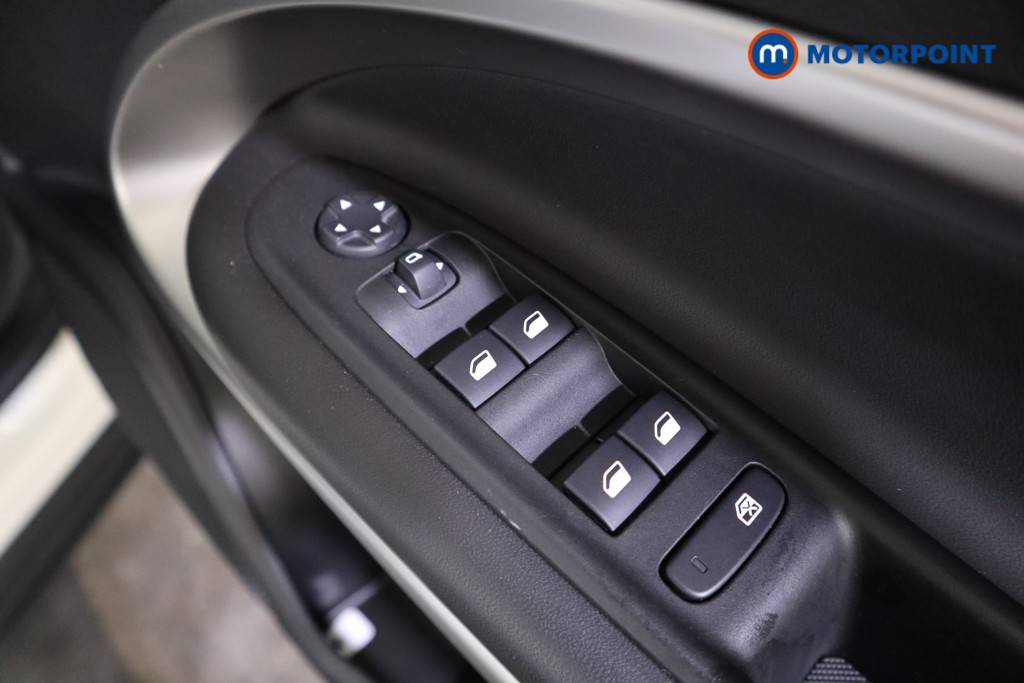 Jeep Avenger Altitude Manual Petrol SUV - Stock Number (1565139) - 9th supplementary image