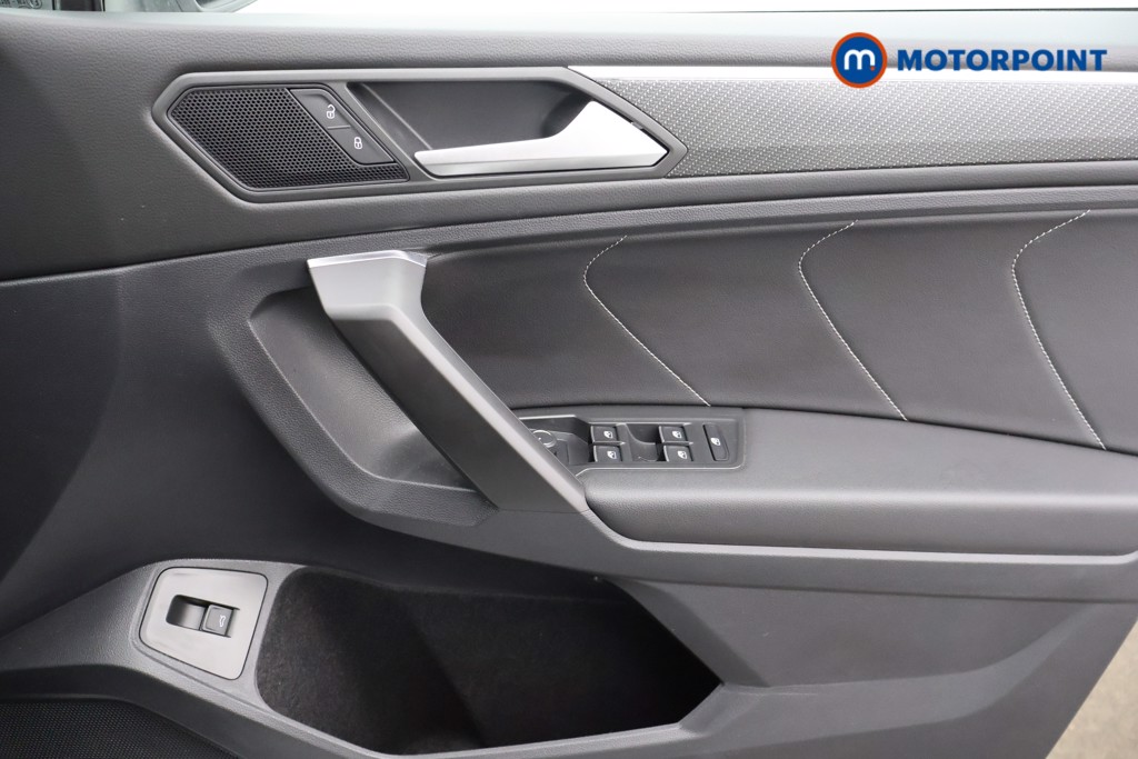 Volkswagen Tiguan Allspace R-Line Automatic Petrol SUV - Stock Number (1565408) - 8th supplementary image