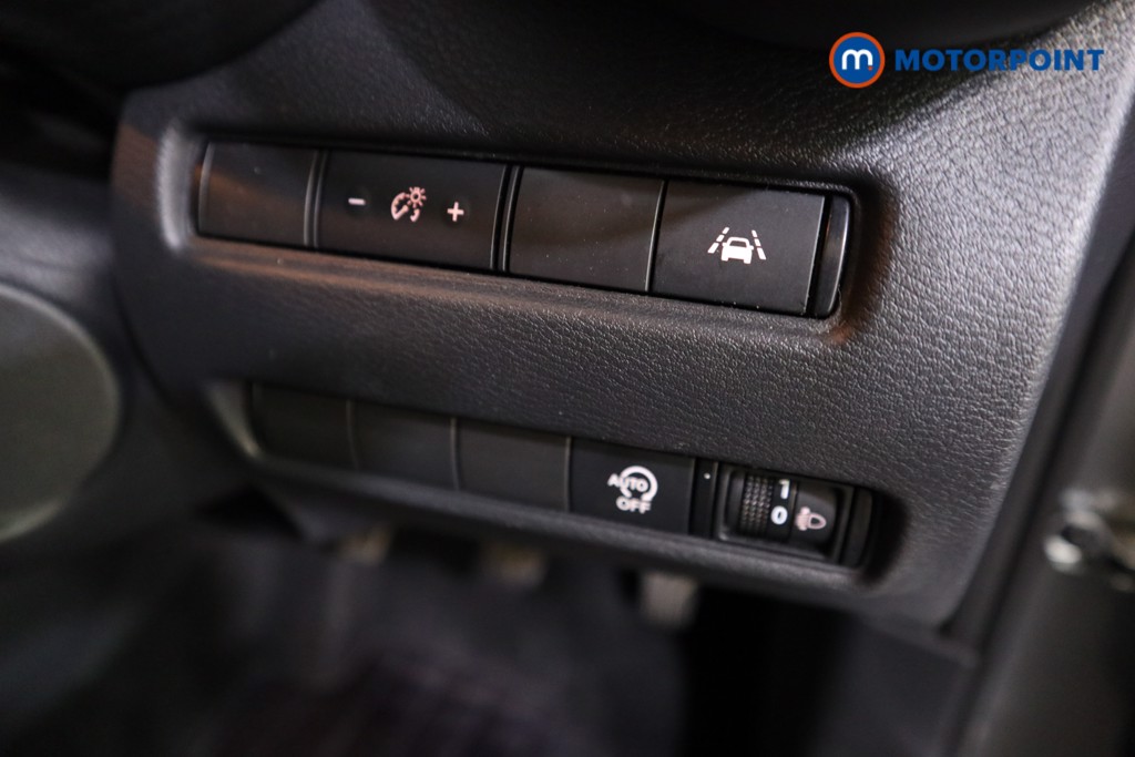 Nissan Juke N-Connecta Manual Petrol SUV - Stock Number (1566116) - 9th supplementary image