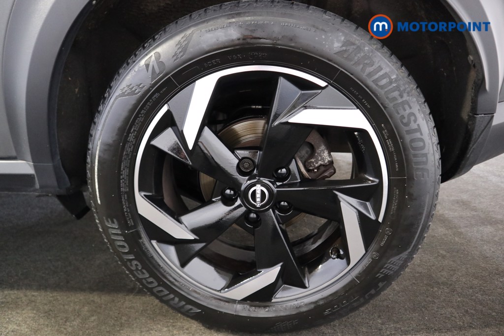 Nissan Juke N-Connecta Manual Petrol SUV - Stock Number (1566116) - 17th supplementary image