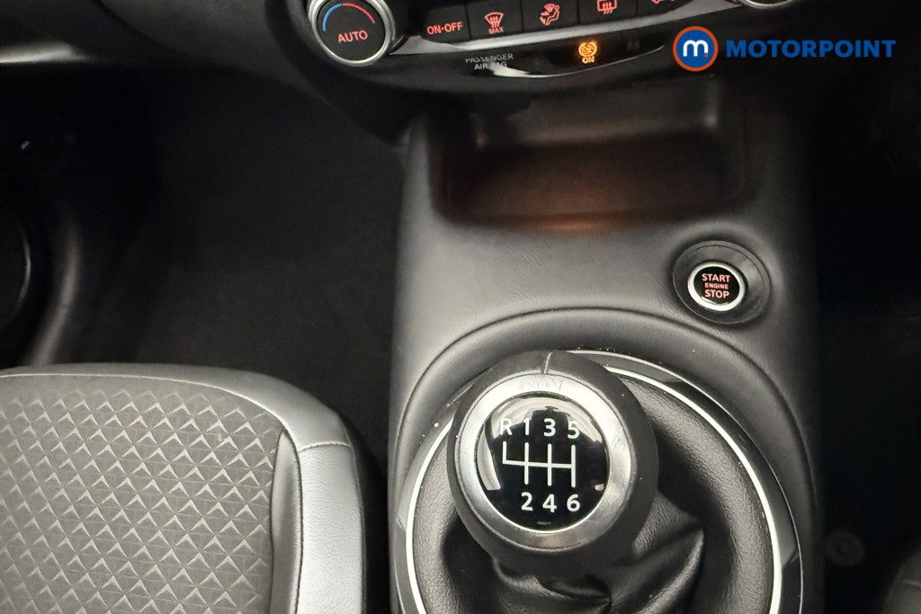 Nissan Juke N-Connecta Manual Petrol SUV - Stock Number (1566140) - 11th supplementary image