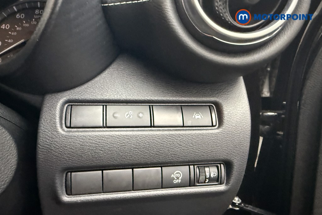 Nissan Juke N-Connecta Manual Petrol SUV - Stock Number (1566140) - 15th supplementary image
