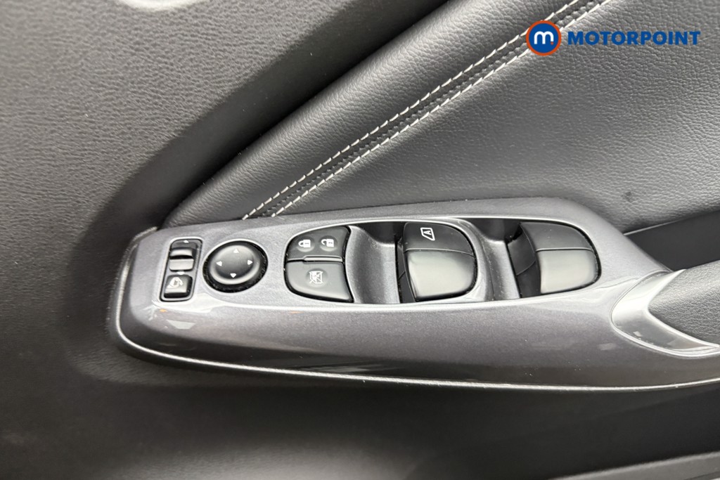 Nissan Juke N-Connecta Manual Petrol SUV - Stock Number (1566140) - 17th supplementary image