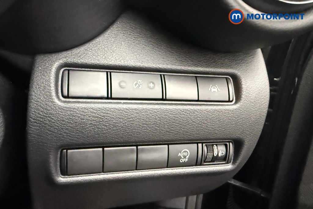 Nissan Juke N-Connecta Manual Petrol SUV - Stock Number (1566150) - 15th supplementary image