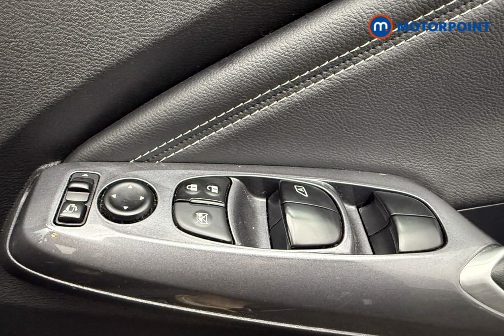 Nissan Juke N-Connecta Manual Petrol SUV - Stock Number (1566150) - 17th supplementary image