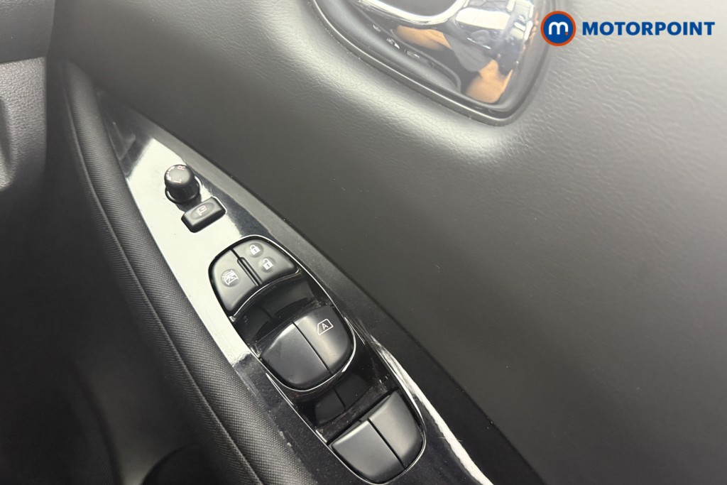 Nissan Leaf N-Connecta Automatic Electric Hatchback - Stock Number (1566938) - 9th supplementary image