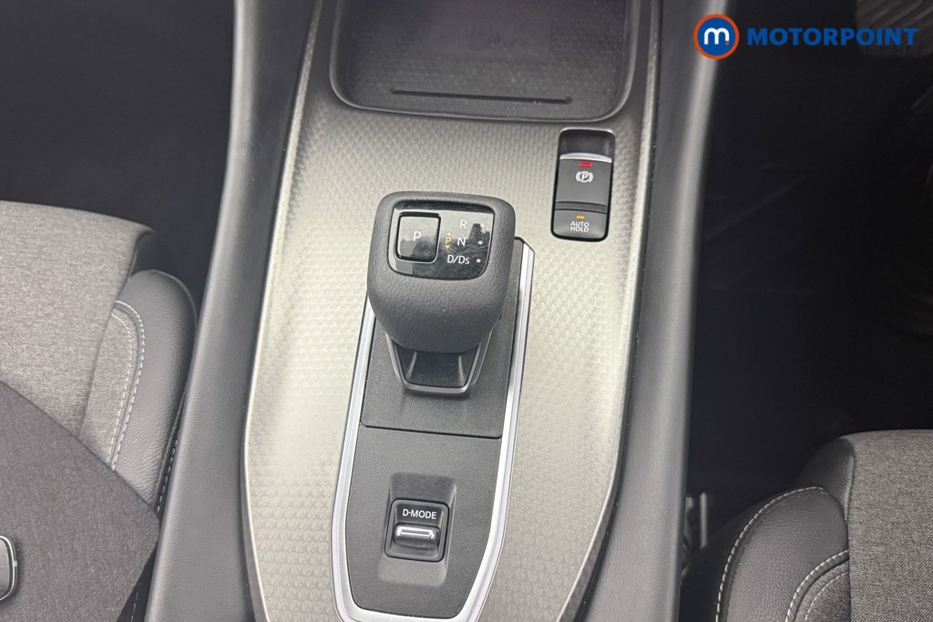 Nissan Qashqai N-Connecta Automatic Petrol SUV - Stock Number (1568695) - 5th supplementary image