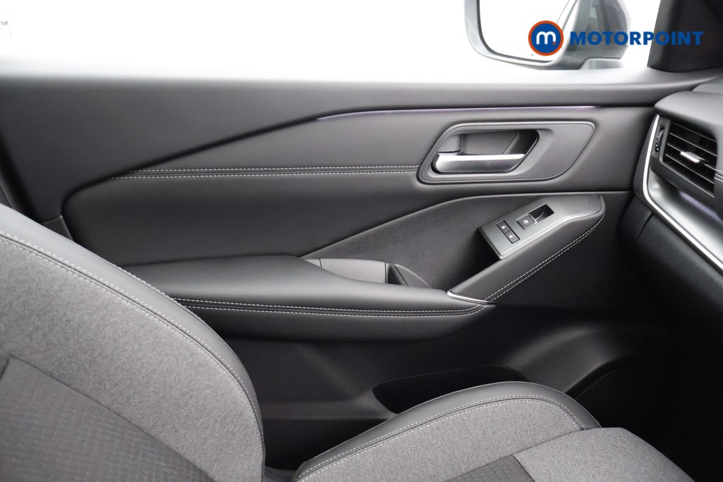 Nissan Qashqai N-Connecta Automatic Petrol SUV - Stock Number (1569408) - 7th supplementary image