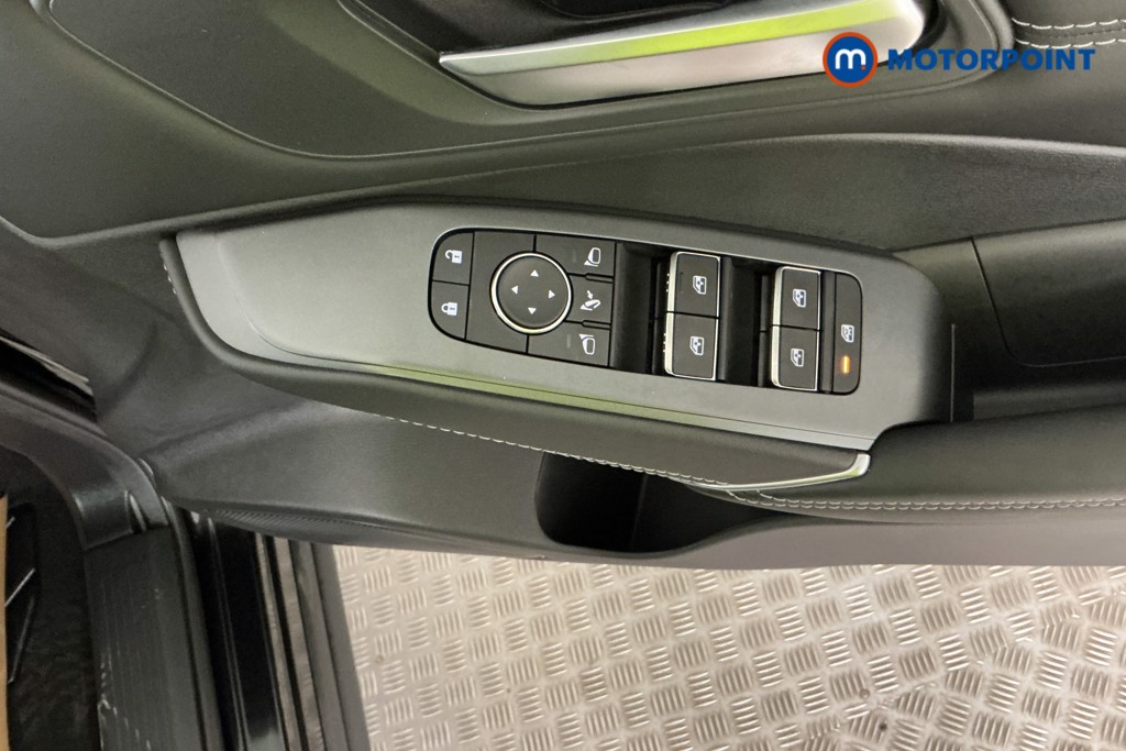 Nissan Qashqai N-Connecta Automatic Petrol SUV - Stock Number (1569420) - 21st supplementary image