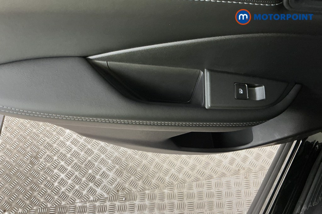 Nissan Qashqai N-Connecta Automatic Petrol SUV - Stock Number (1569420) - 23rd supplementary image
