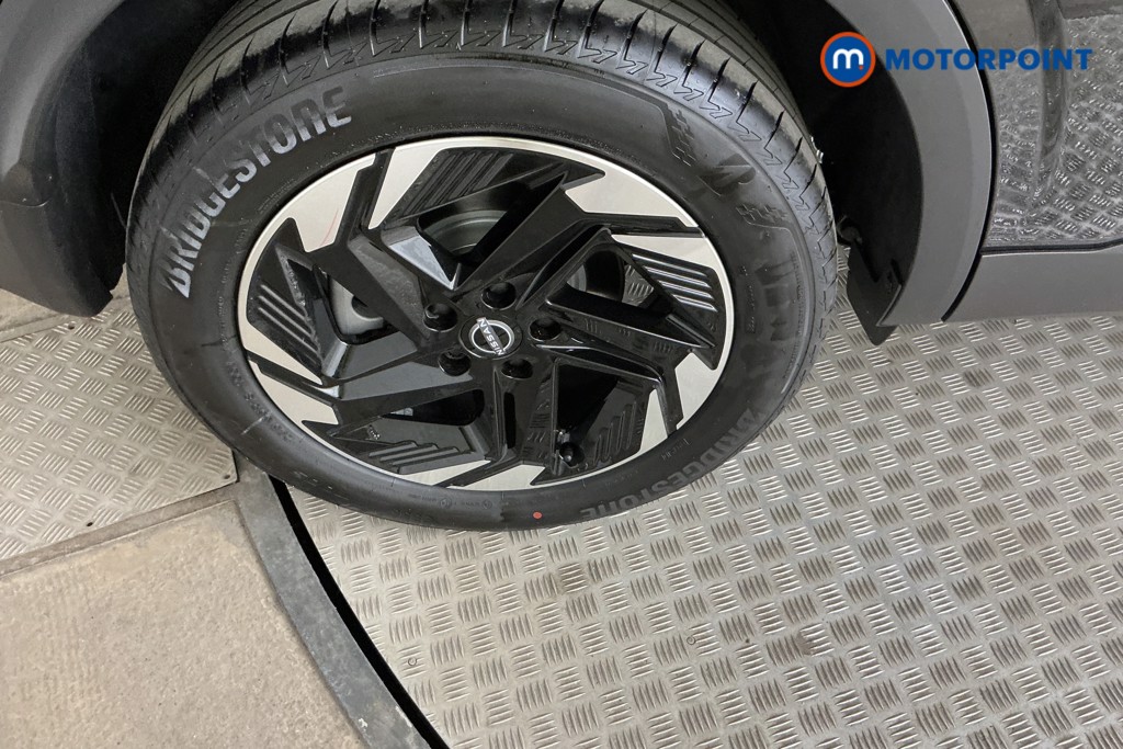 Nissan Qashqai N-Connecta Automatic Petrol SUV - Stock Number (1569420) - 33rd supplementary image