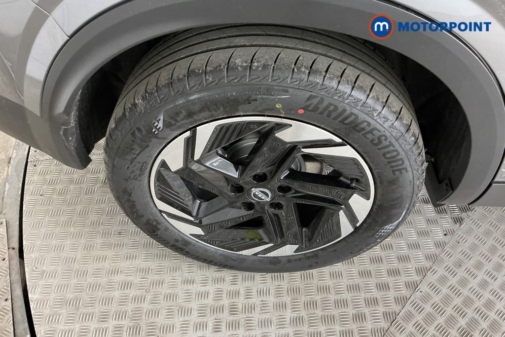 Nissan Qashqai N-Connecta Automatic Petrol SUV - Stock Number (1569423) - 33rd supplementary image