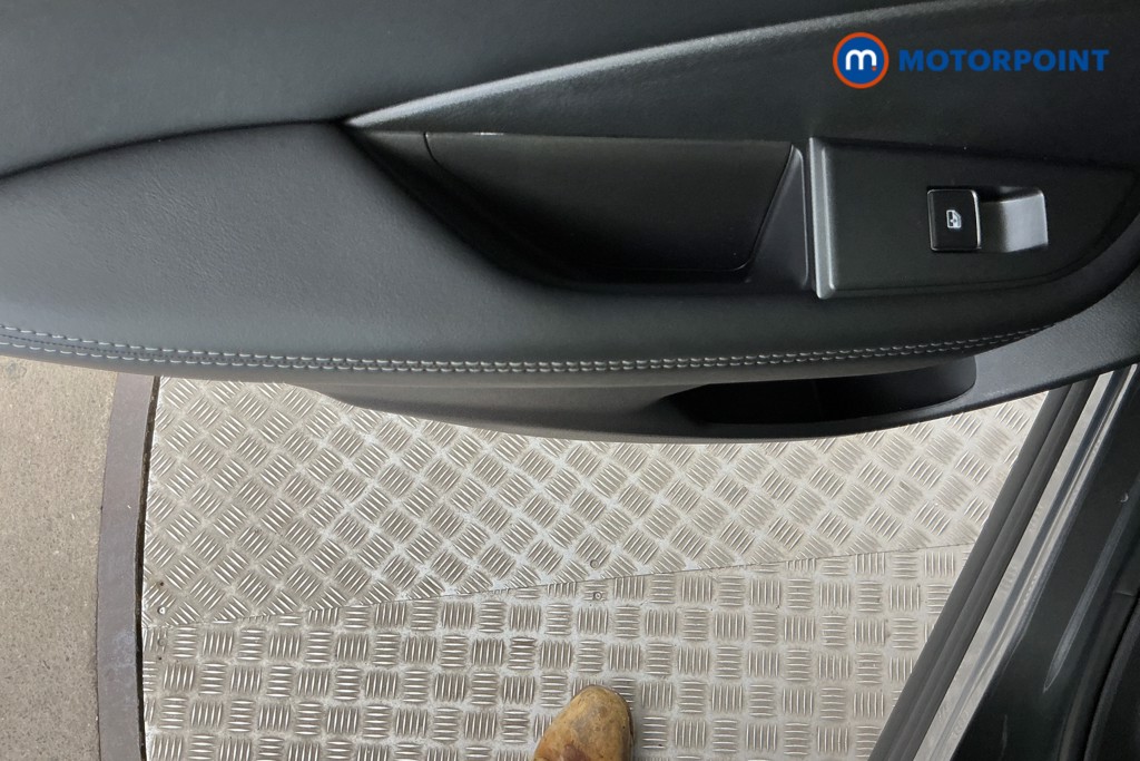 Nissan Qashqai N-Connecta Automatic Petrol SUV - Stock Number (1569424) - 23rd supplementary image