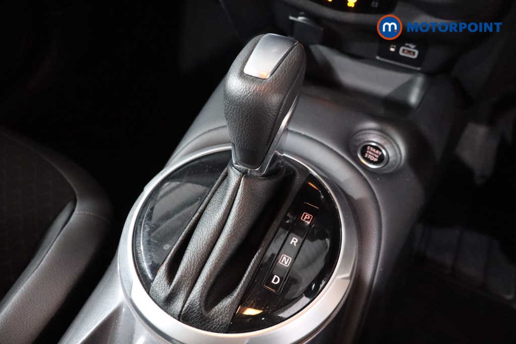 Nissan Juke N-Connecta Automatic Petrol SUV - Stock Number (1569825) - 14th supplementary image