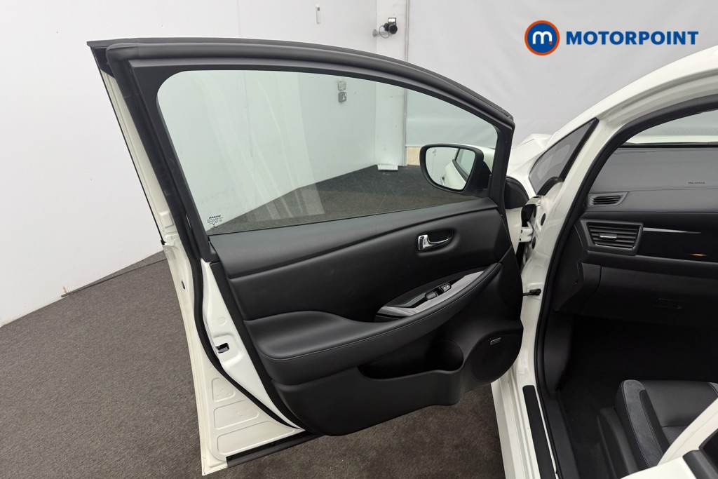 Nissan Leaf Tekna Automatic Electric Hatchback - Stock Number (1570809) - 4th supplementary image