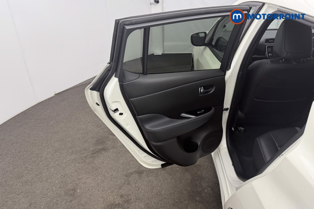Nissan Leaf Tekna Automatic Electric Hatchback - Stock Number (1570809) - 5th supplementary image