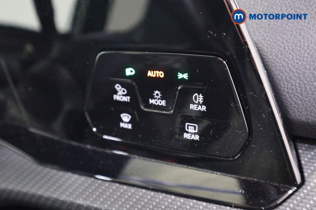 Volkswagen Golf R-Line Automatic Petrol Hatchback - Stock Number (1565575) - 9th supplementary image