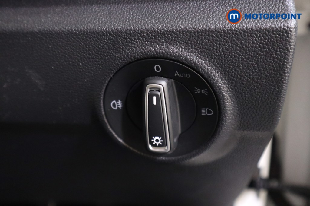 Volkswagen T-Roc Black Edition Manual Petrol SUV - Stock Number (1567814) - 9th supplementary image