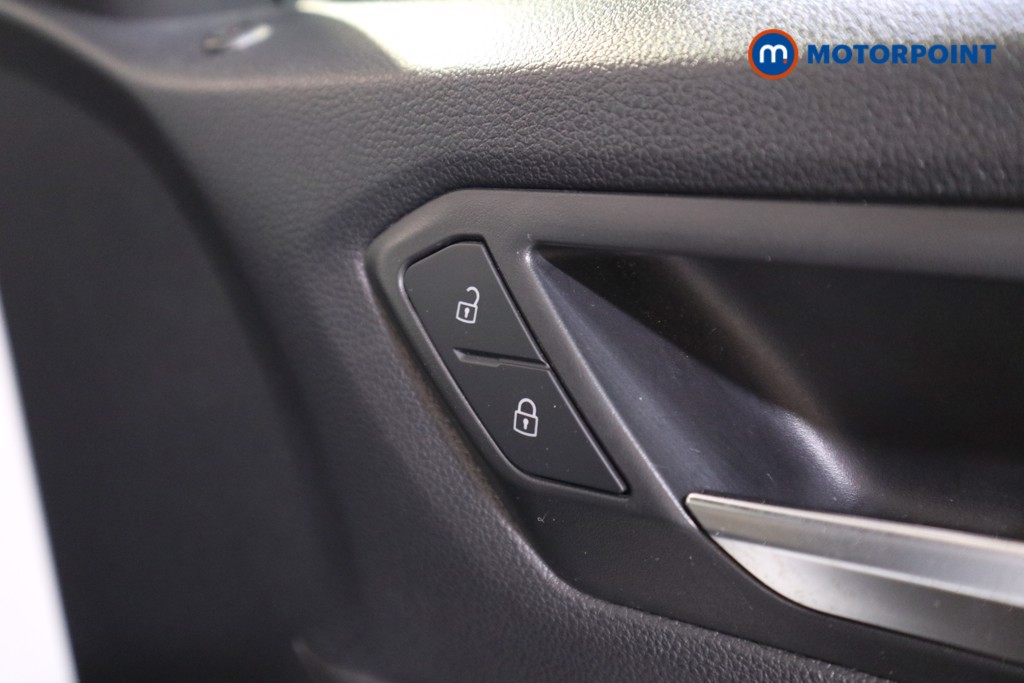 Volkswagen T-Roc Black Edition Manual Petrol SUV - Stock Number (1567814) - 10th supplementary image