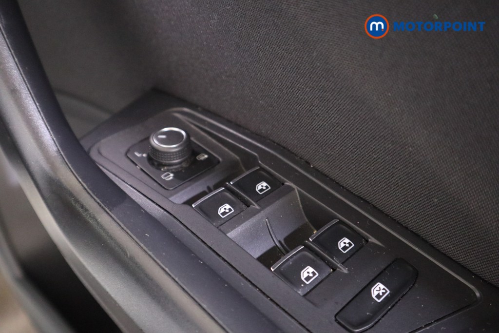 Volkswagen T-Roc Black Edition Manual Petrol SUV - Stock Number (1567814) - 11th supplementary image