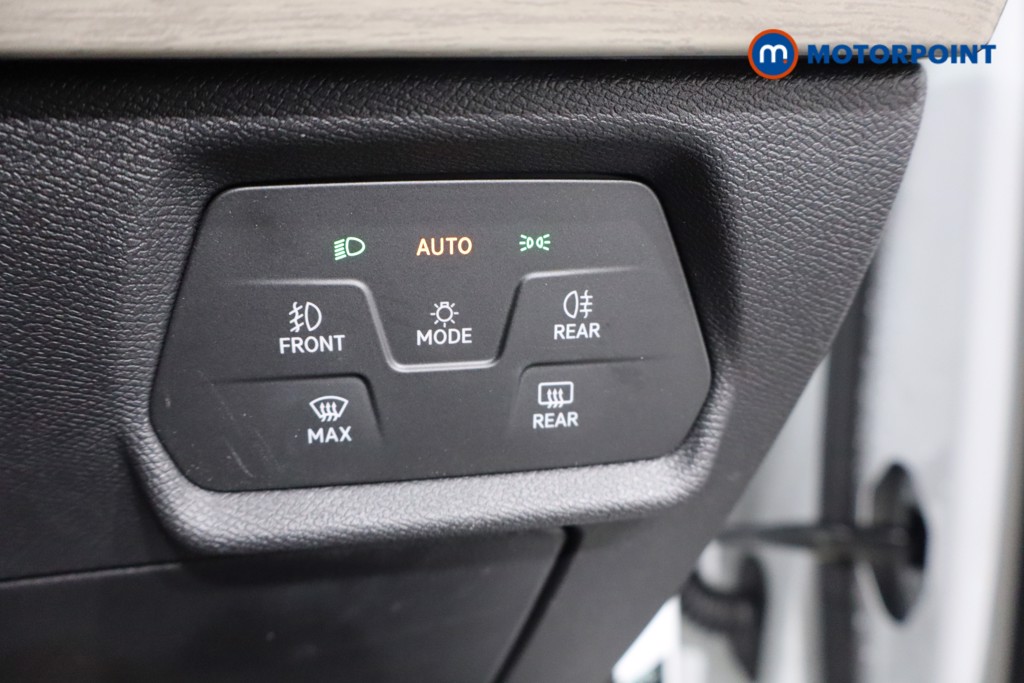 Seat Leon Xcellence Lux Automatic Petrol Hatchback - Stock Number (1572356) - 20th supplementary image