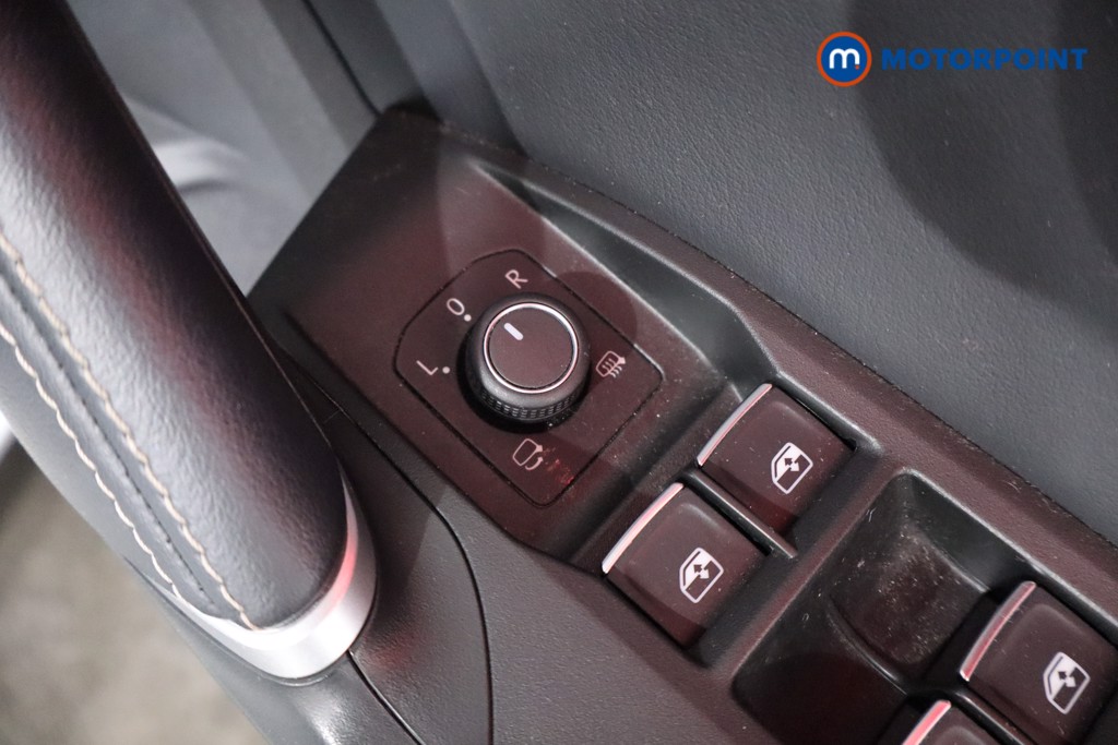 Seat Leon Xcellence Lux Automatic Petrol Hatchback - Stock Number (1572356) - 21st supplementary image