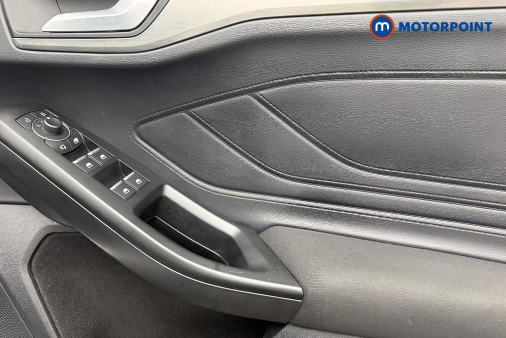 Ford Focus Titanium X Manual Petrol Hatchback - Stock Number (1559984) - 19th supplementary image