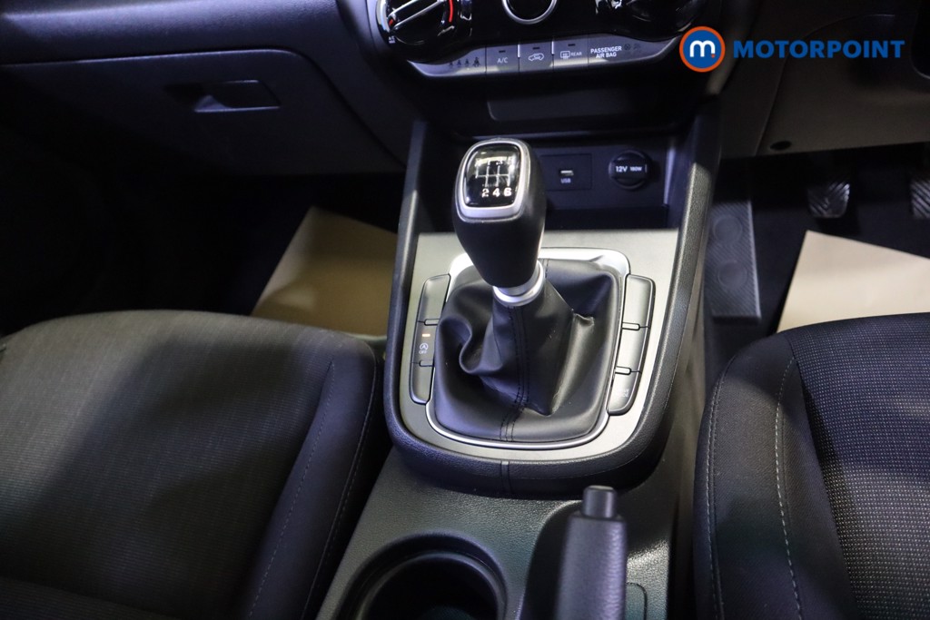 Hyundai Kona Se Connect Manual Petrol-Electric Hybrid SUV - Stock Number (1561423) - 11th supplementary image