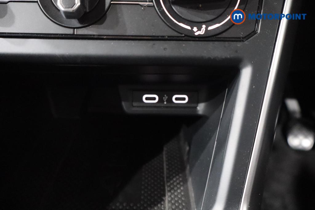 Volkswagen Polo Match Manual Petrol Hatchback - Stock Number (1563219) - 5th supplementary image