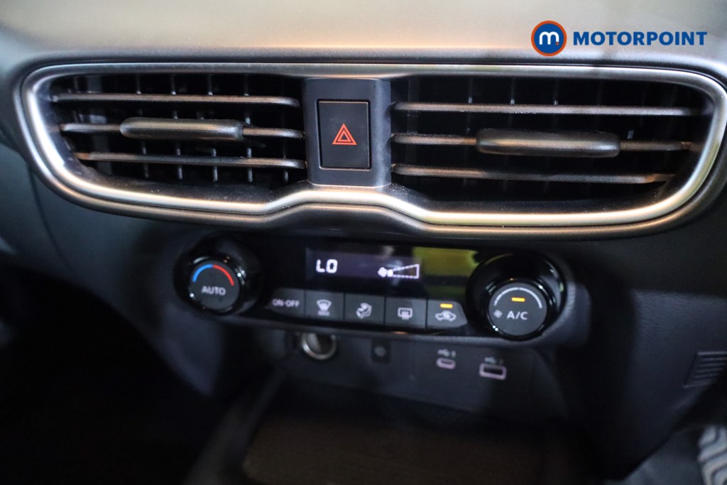 Nissan Juke N-Connecta Manual Petrol SUV - Stock Number (1563448) - 11th supplementary image