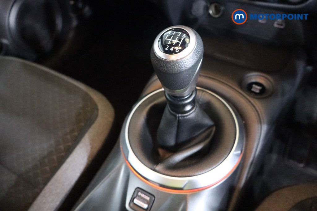 Nissan Juke N-Connecta Manual Petrol SUV - Stock Number (1563448) - 12th supplementary image