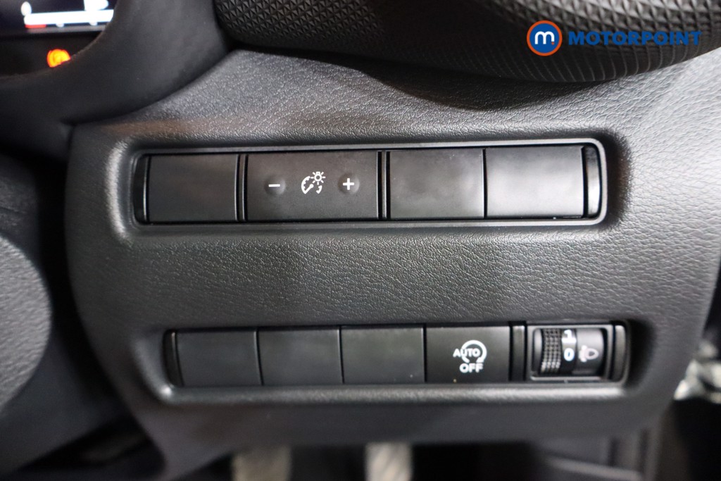 Nissan Juke N-Connecta Manual Petrol SUV - Stock Number (1563448) - 17th supplementary image