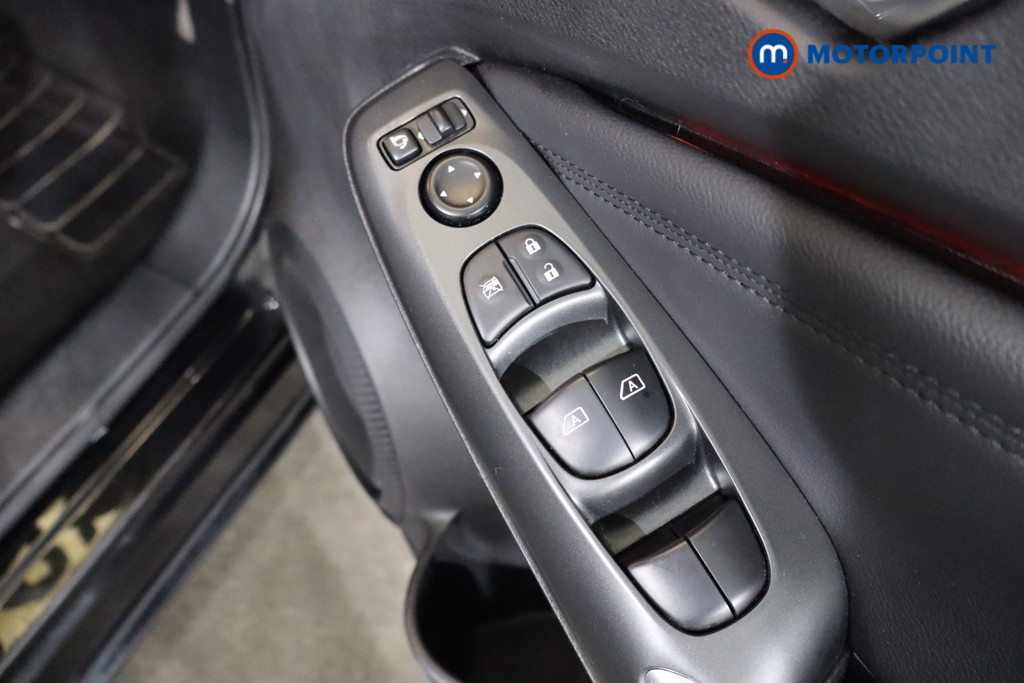 Nissan Juke N-Connecta Manual Petrol SUV - Stock Number (1563448) - 18th supplementary image