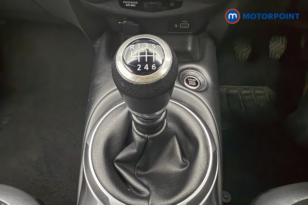 Nissan Juke N-Connecta Manual Petrol SUV - Stock Number (1566090) - 7th supplementary image