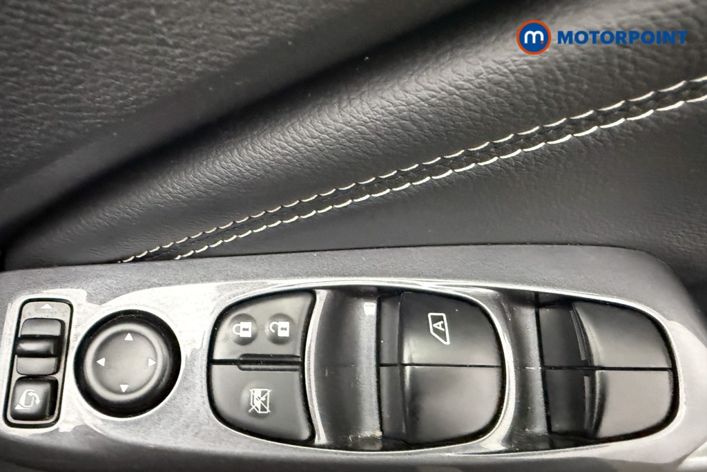 Nissan Juke N-Connecta Manual Petrol SUV - Stock Number (1566090) - 19th supplementary image