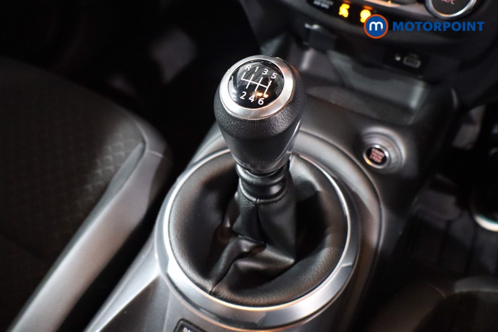 Nissan Juke N-Connecta Manual Petrol SUV - Stock Number (1566095) - 14th supplementary image