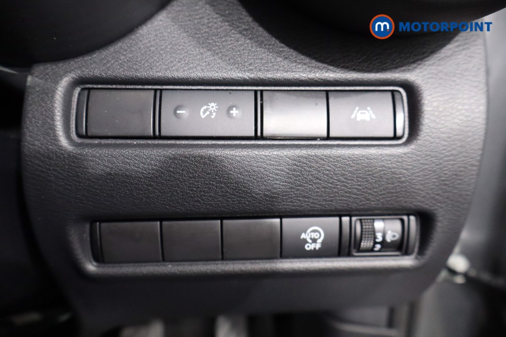 Nissan Juke N-Connecta Manual Petrol SUV - Stock Number (1566095) - 21st supplementary image