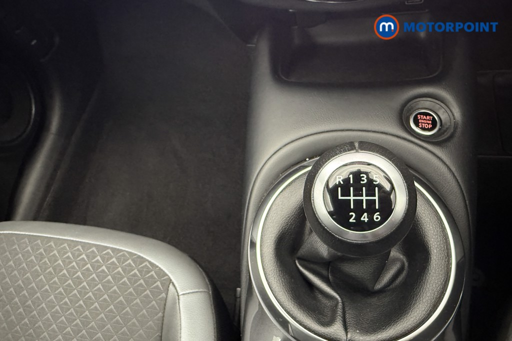 Nissan Juke N-Connecta Manual Petrol SUV - Stock Number (1566101) - 11th supplementary image