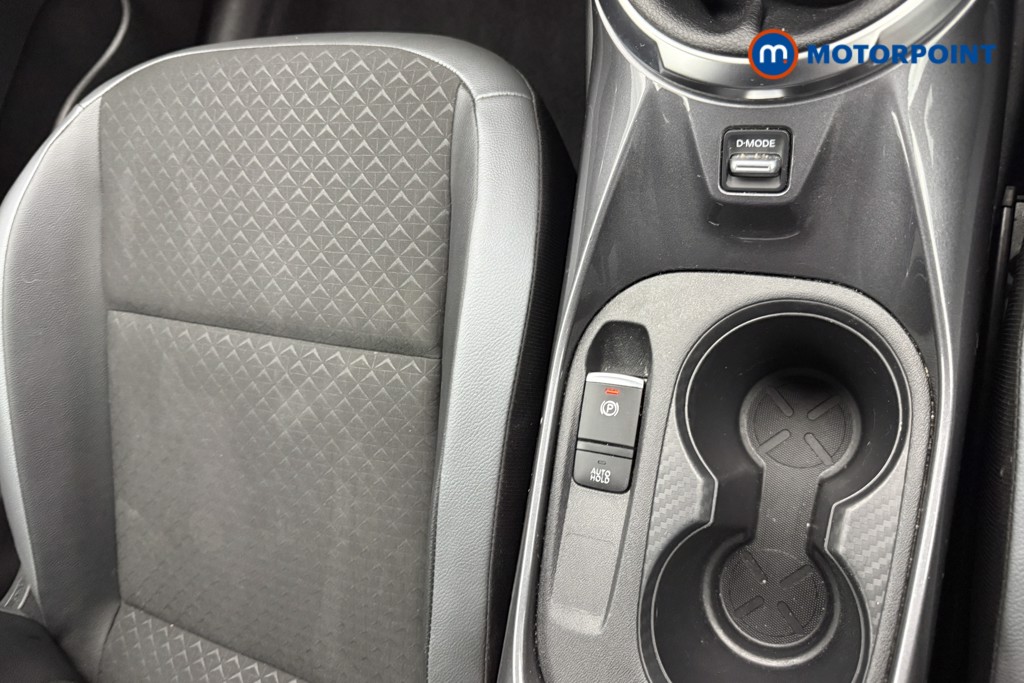 Nissan Juke N-Connecta Manual Petrol SUV - Stock Number (1566101) - 12th supplementary image