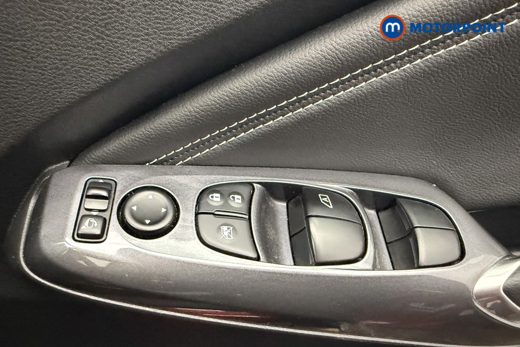 Nissan Juke N-Connecta Manual Petrol SUV - Stock Number (1566101) - 17th supplementary image