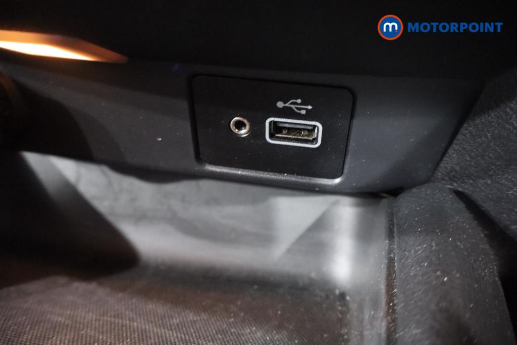 Nissan Juke N-Connecta Manual Petrol SUV - Stock Number (1566125) - 7th supplementary image