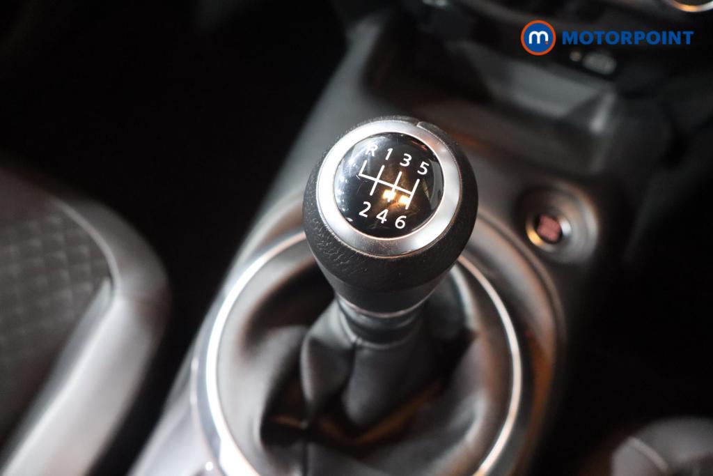 Nissan Juke N-Connecta Manual Petrol SUV - Stock Number (1566125) - 9th supplementary image