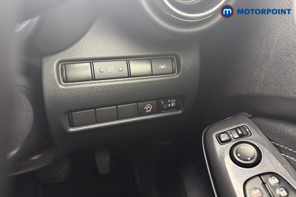 Nissan Juke N-Connecta Automatic Petrol SUV - Stock Number (1566892) - 13th supplementary image