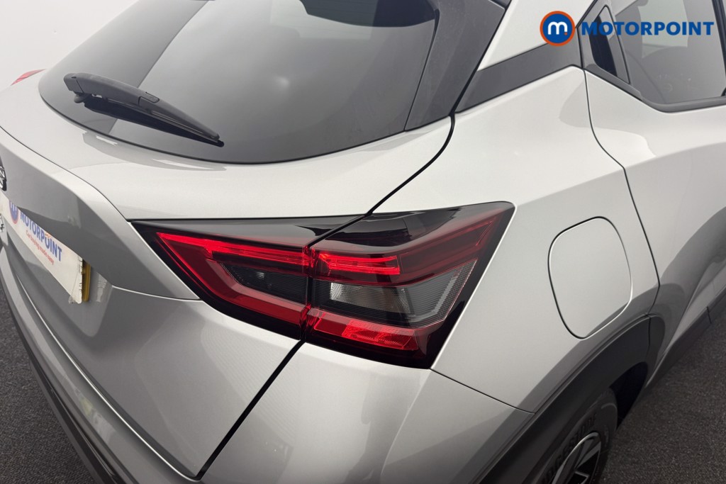 Nissan Juke N-Connecta Automatic Petrol SUV - Stock Number (1566892) - 23rd supplementary image