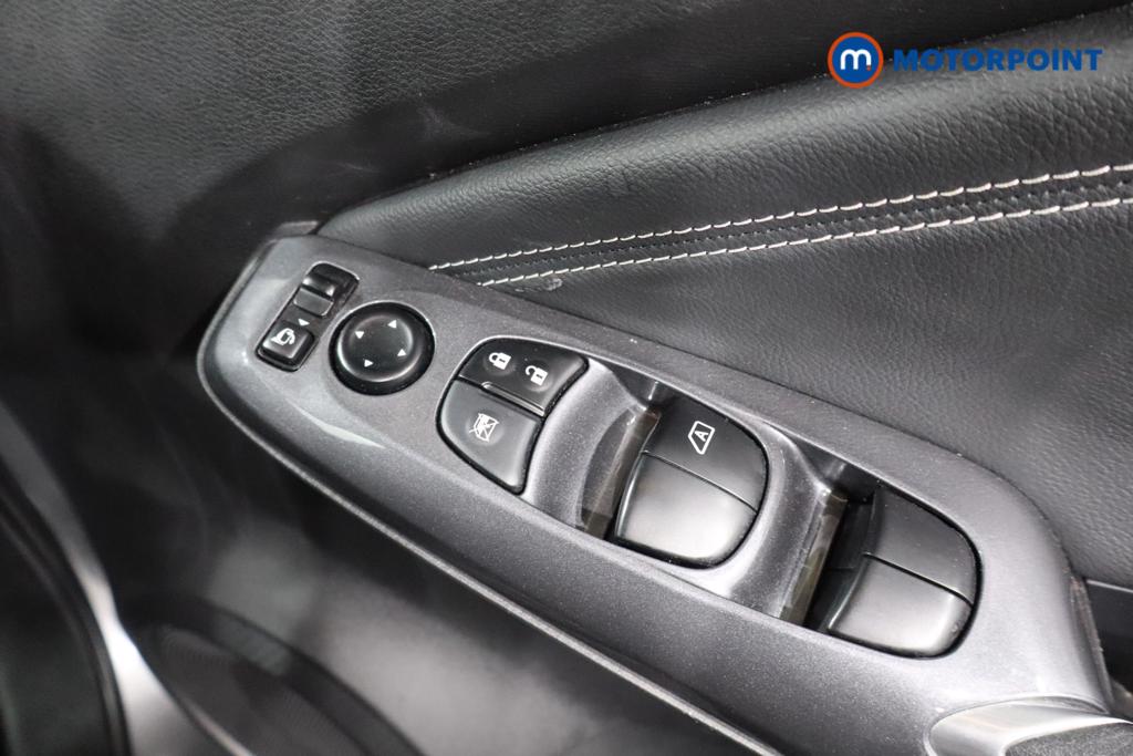 Nissan Juke N-Connecta Manual Petrol SUV - Stock Number (1566965) - 17th supplementary image