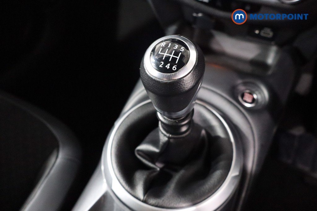 Nissan Juke N-Connecta Manual Petrol SUV - Stock Number (1566978) - 14th supplementary image