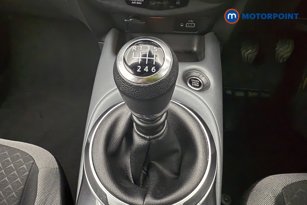 Nissan Juke N-Connecta Manual Petrol SUV - Stock Number (1567765) - 7th supplementary image
