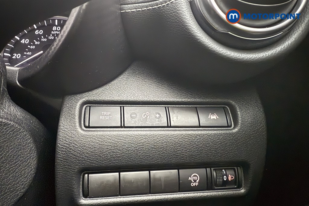 Nissan Juke N-Connecta Manual Petrol SUV - Stock Number (1567765) - 17th supplementary image