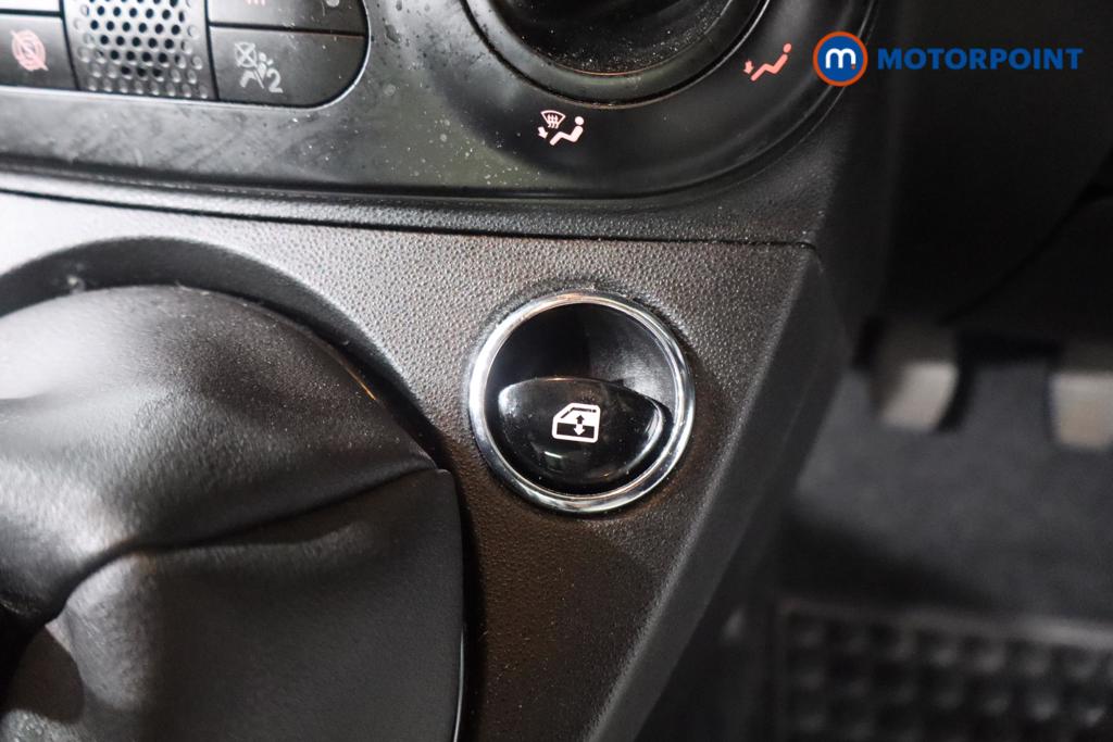 Fiat 500 Dolcevita Manual Petrol-Electric Hybrid Hatchback - Stock Number (1568172) - 11th supplementary image